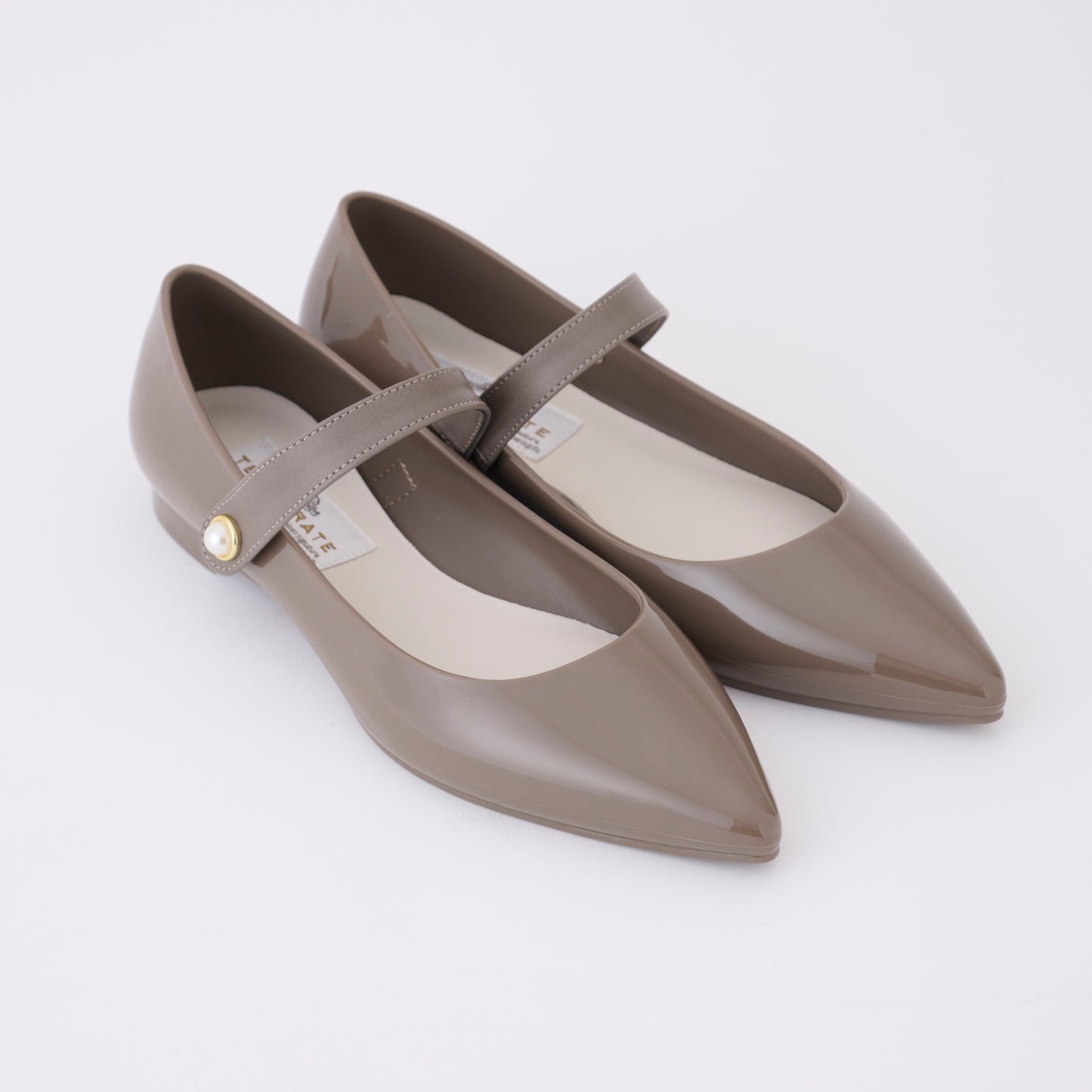 【TEMPERATE】CARRIE_ストラップ付エナメルフラットシューズ（晴雨兼用）