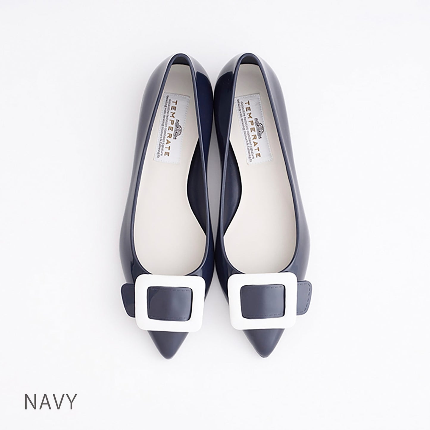 【TEMPERATE】NINA_スクエアモチーフ付エナメルフラットシューズ（晴雨兼用）