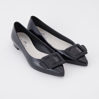 【TEMPERATE】NINA_スクエアモチーフ付エナメルフラットシューズ（晴雨兼用）