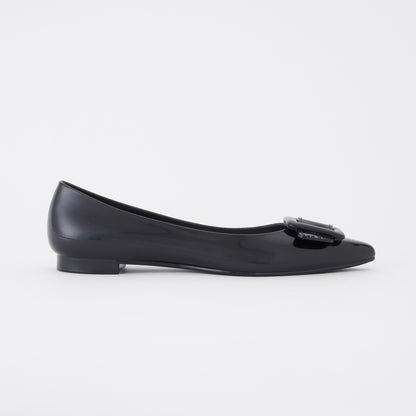 【TEMPERATE】NINA_スクエアモチーフ付エナメルフラットシューズ（晴雨兼用）