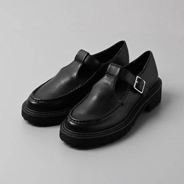 Tストラップシューズ