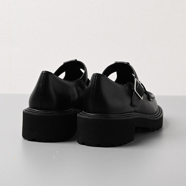 Tストラップシューズ