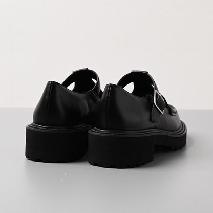 Tストラップシューズ