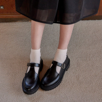 Tストラップシューズ