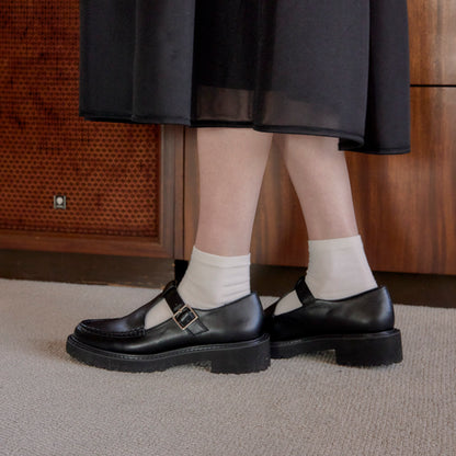 Tストラップシューズ