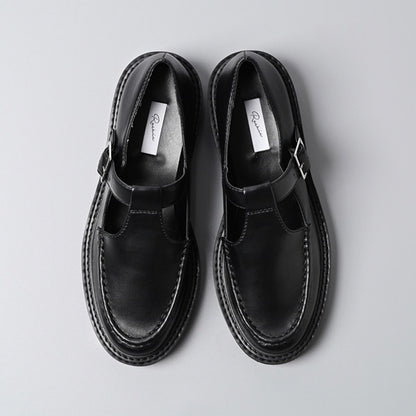 Tストラップシューズ