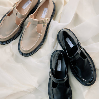 Tストラップシューズ