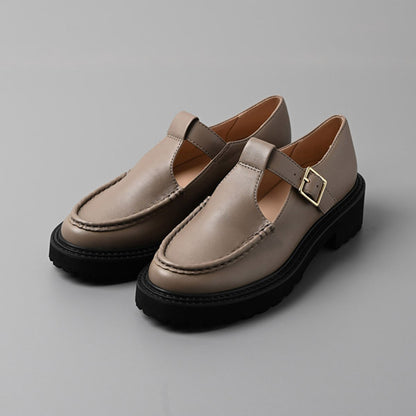 Tストラップシューズ