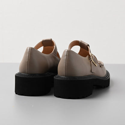 Tストラップシューズ