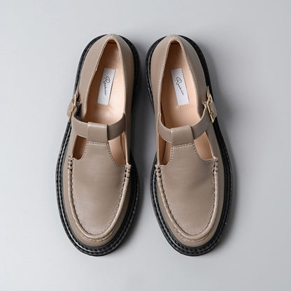 Tストラップシューズ