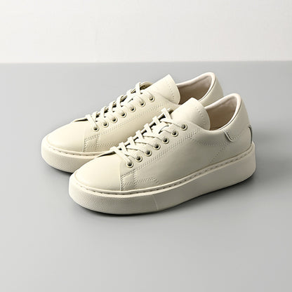 スタイルアップコートスニーカー