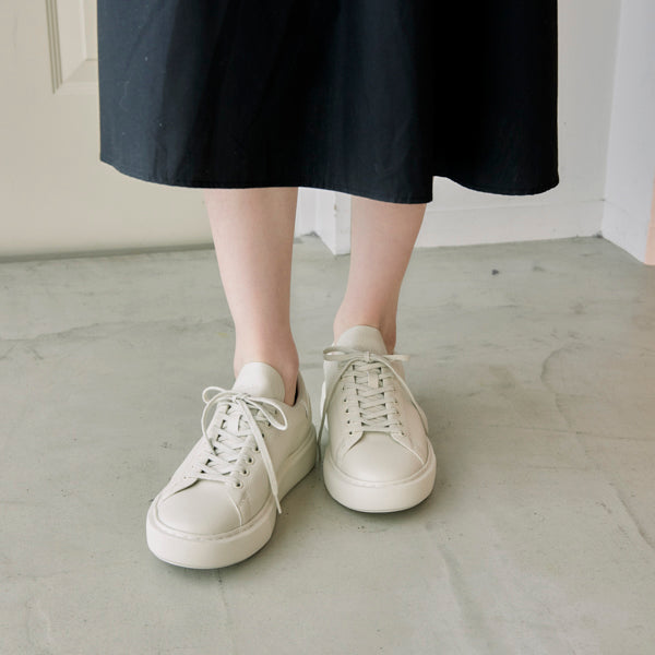 スタイルアップコートスニーカー