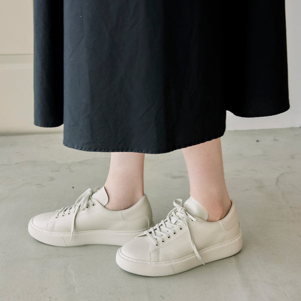 スタイルアップコートスニーカー